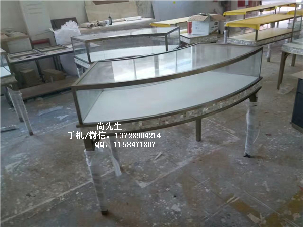 弧形珠寶柜臺.jpg