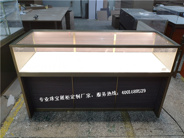 珠寶金行展示柜臺.jpg