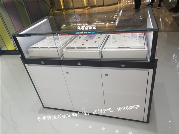 珠寶展示柜細(xì)節(jié).jpg